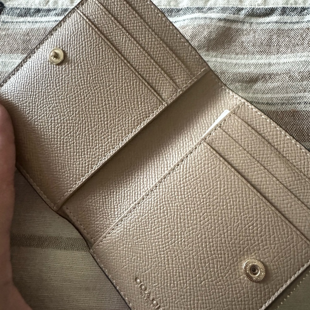 COACH| EUC Bifold Wallet - Picture 8 of 9
